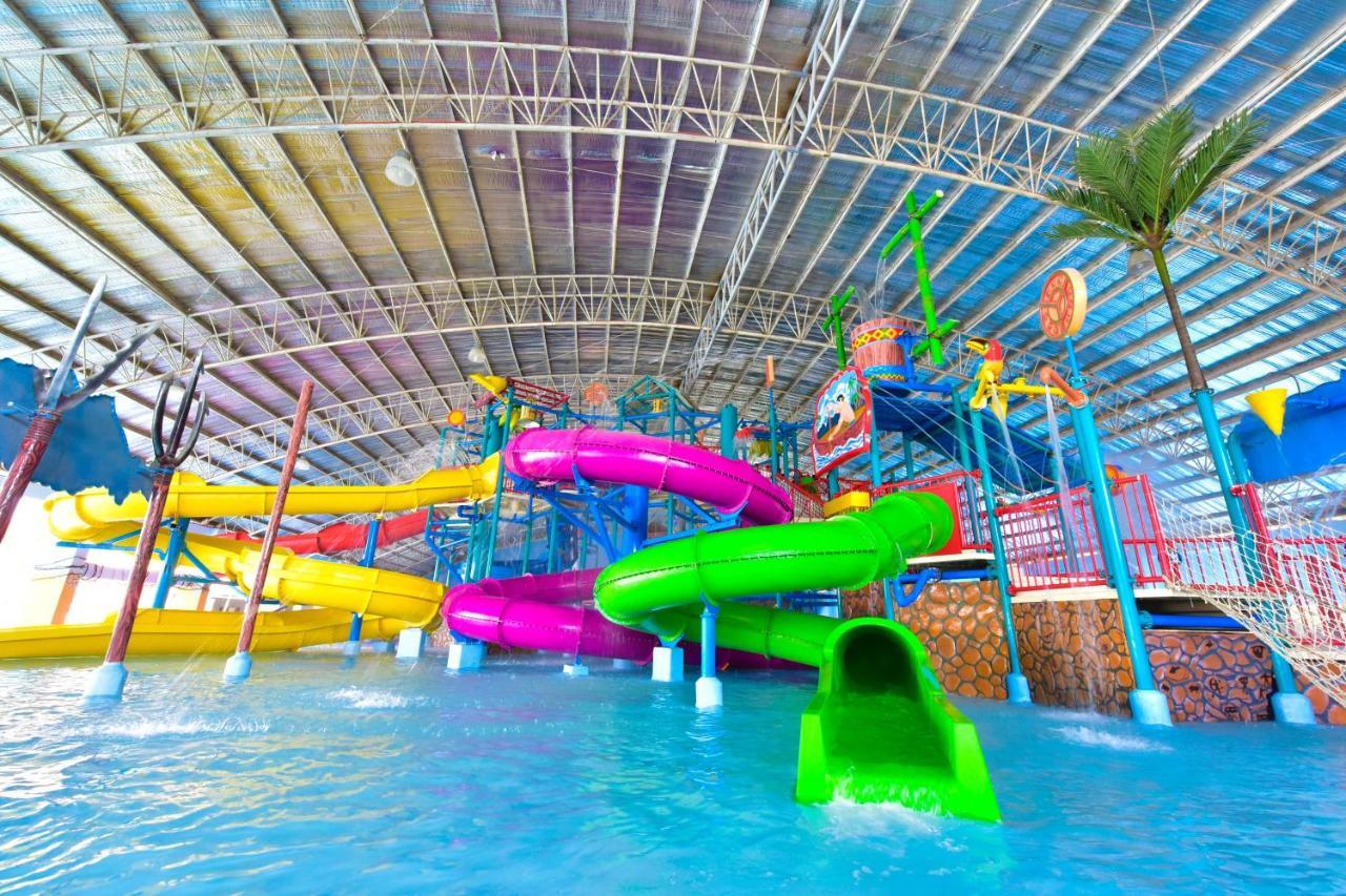 Eon Centennial Resort Hotel & Waterpark イロイロ エクステリア 写真