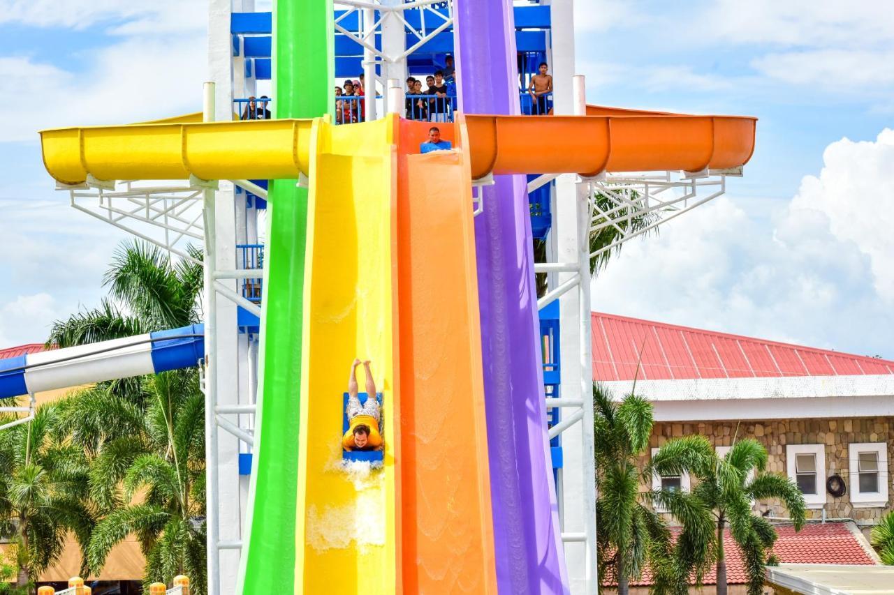 Eon Centennial Resort Hotel & Waterpark イロイロ エクステリア 写真
