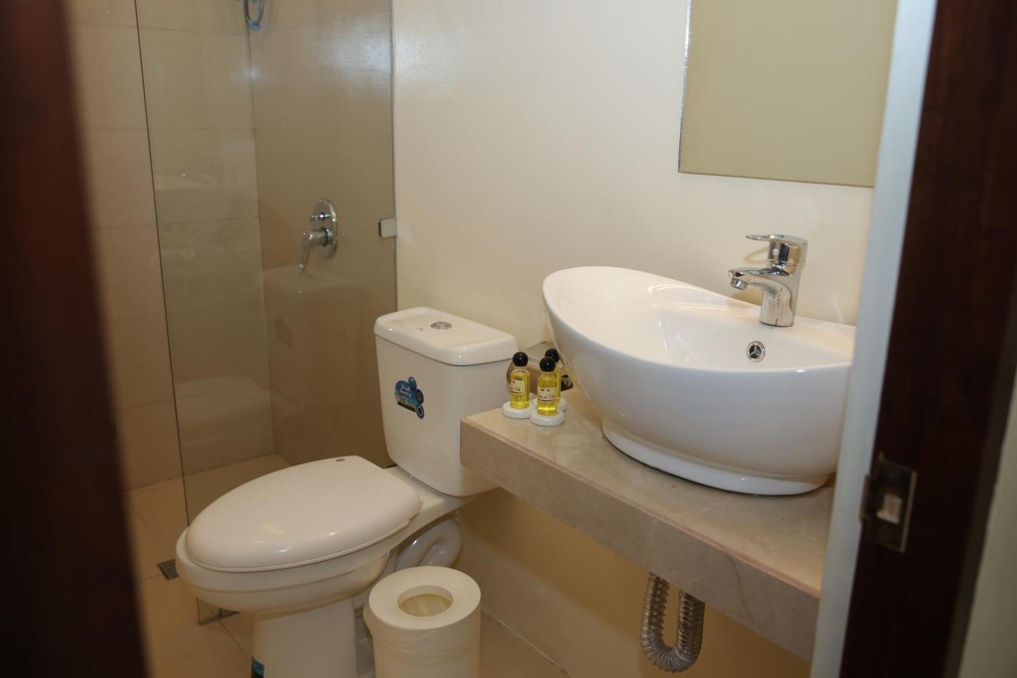 Eon Centennial Resort Hotel & Waterpark イロイロ 部屋 写真