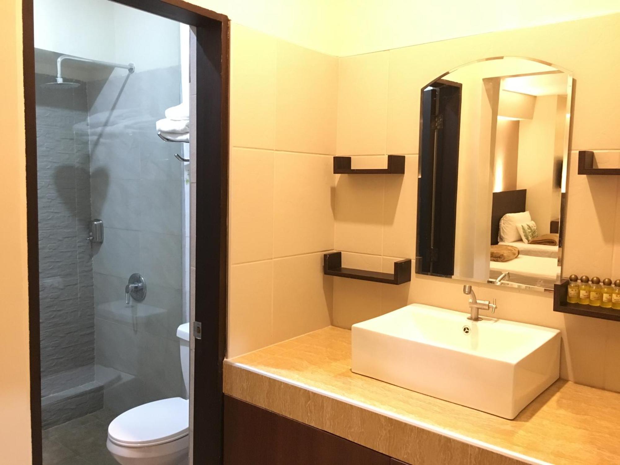 Eon Centennial Resort Hotel & Waterpark イロイロ 部屋 写真