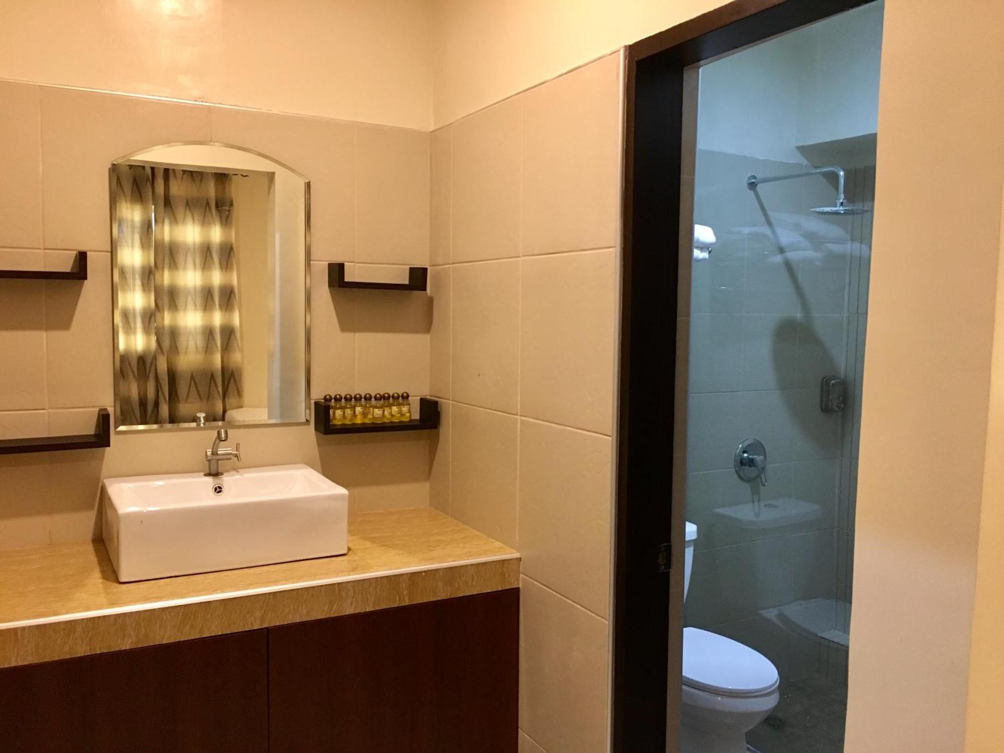 Eon Centennial Resort Hotel & Waterpark イロイロ 部屋 写真