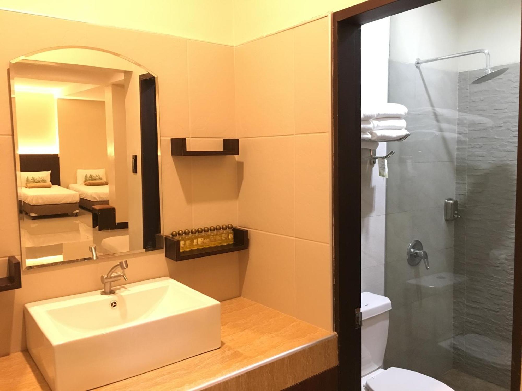 Eon Centennial Resort Hotel & Waterpark イロイロ 部屋 写真